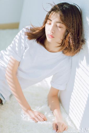 男女黄床上色视频免费的小说