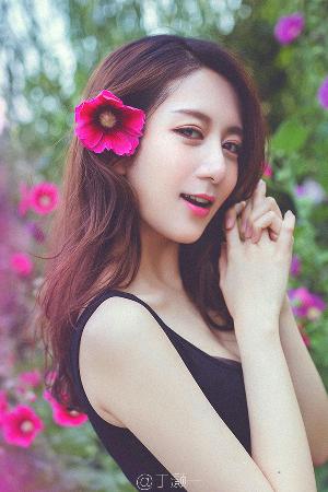 四个闺蜜用黄瓜把我弄高潮了